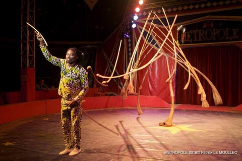 Gongen, Théâtre sur échasses