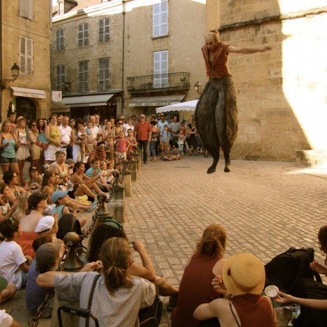 Gongen, Théâtre sur échasses